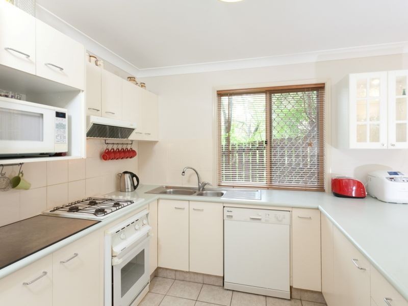 12 Orchard Terrace, St Lucia QLD 4067