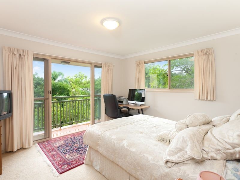 12 Orchard Terrace, St Lucia QLD 4067