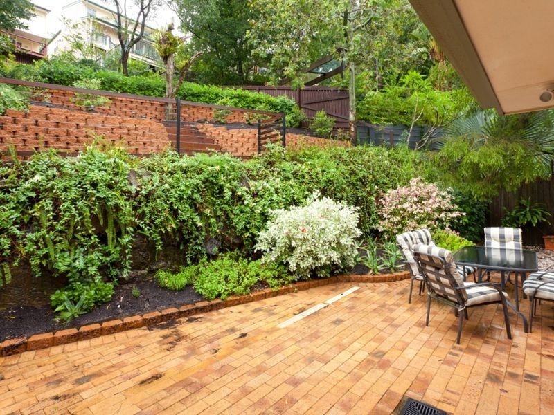 12 Orchard Terrace, St Lucia QLD 4067