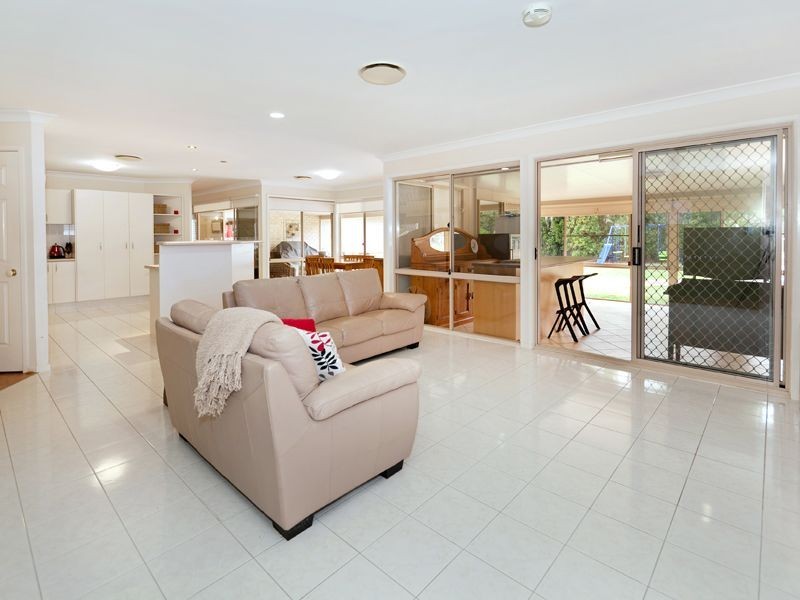 43 Pine County Place, Bellbowrie QLD 4070