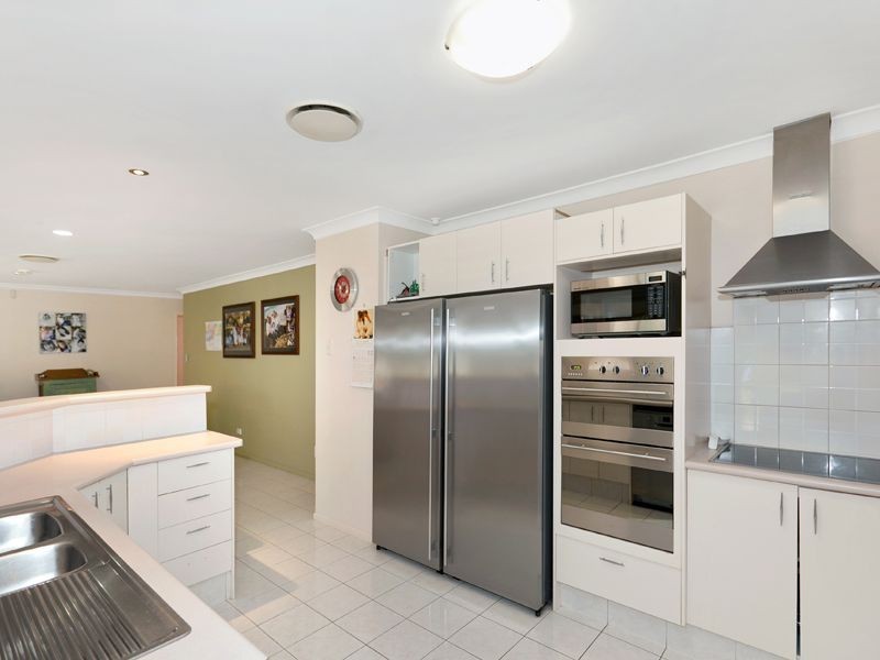 43 Pine County Place, Bellbowrie QLD 4070