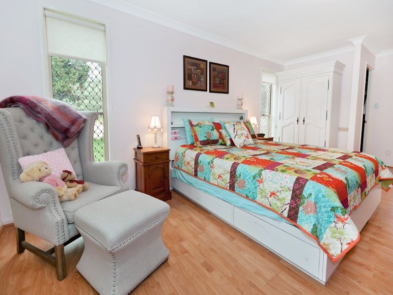 43 Pine County Place, Bellbowrie QLD 4070