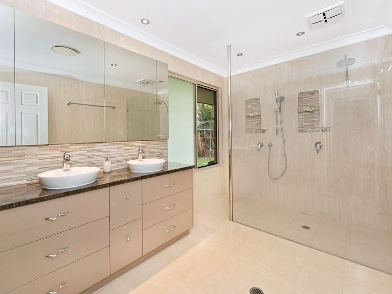 43 Pine County Place, Bellbowrie QLD 4070