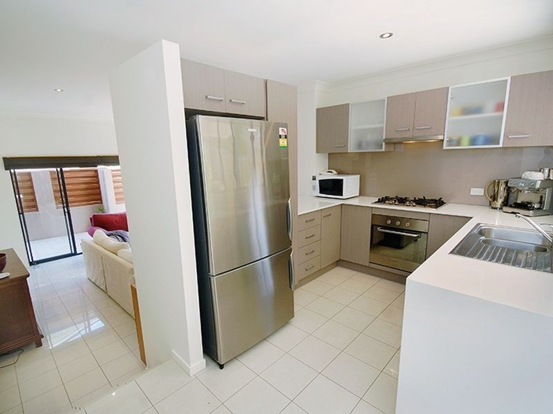 4/30 Depper Street, St Lucia QLD 4067