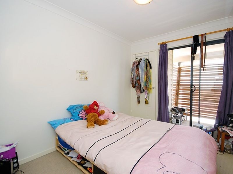 4/30 Depper Street, St Lucia QLD 4067