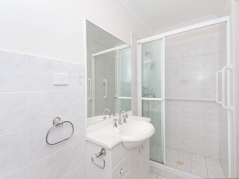 1/73 Clarence Road, Indooroopilly QLD 4068