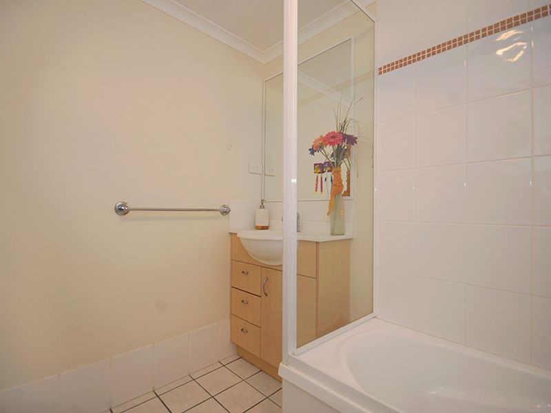 2/10 Widdop Street, Clayfield QLD 4011