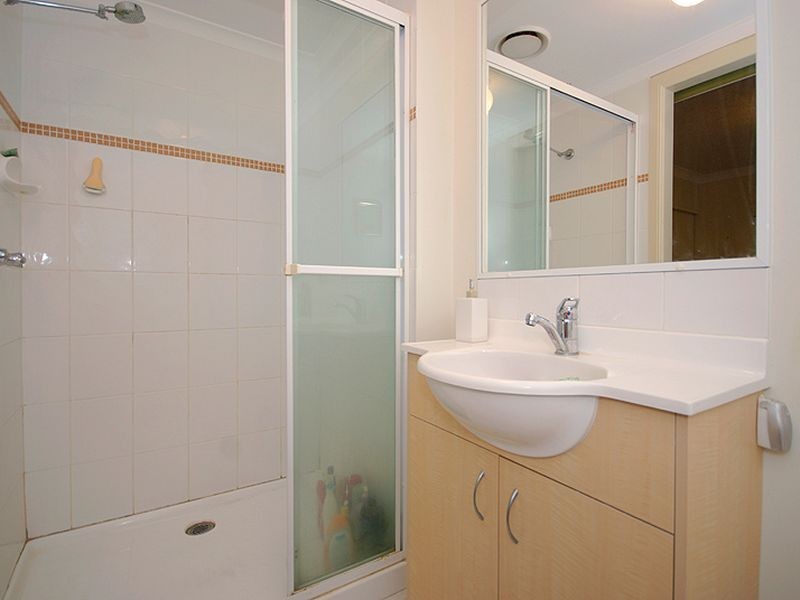 2/10 Widdop Street, Clayfield QLD 4011