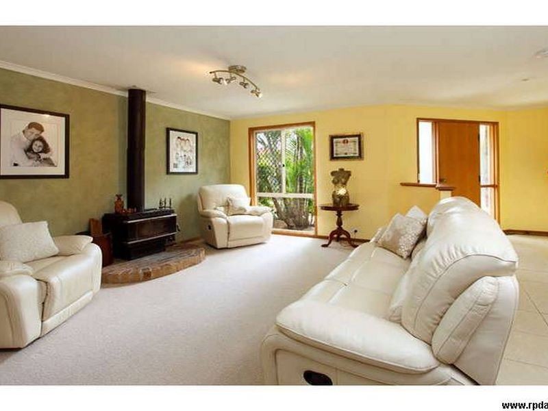 8 Brookvale Close, Kenmore Hills QLD 4069