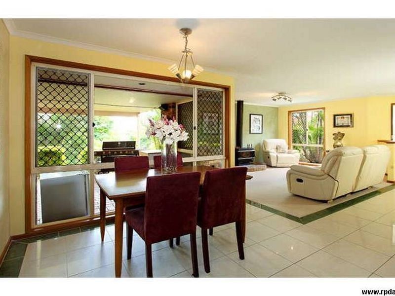 8 Brookvale Close, Kenmore Hills QLD 4069