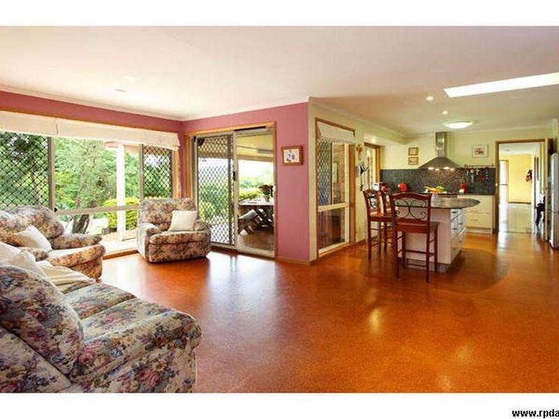 8 Brookvale Close, Kenmore Hills QLD 4069