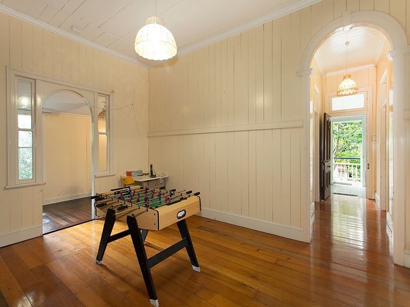 31 Jackson Street, Indooroopilly QLD 4068