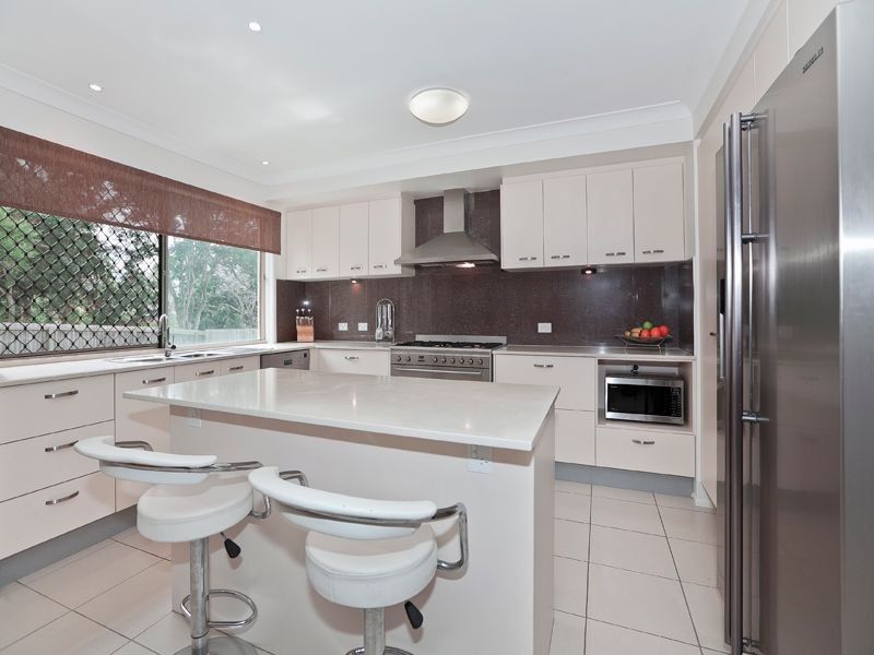 15 Nook Place, Moggill QLD 4070