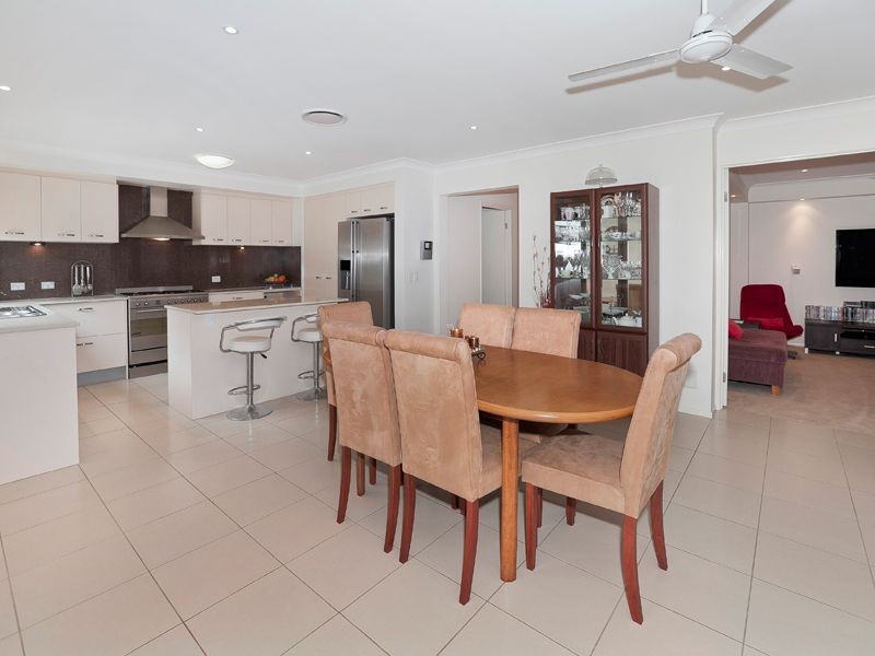 15 Nook Place, Moggill QLD 4070