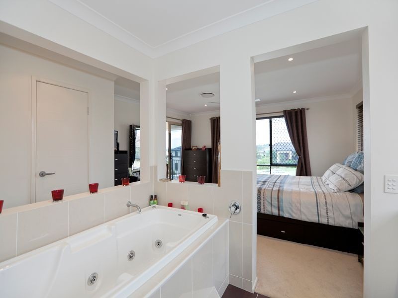 15 Nook Place, Moggill QLD 4070