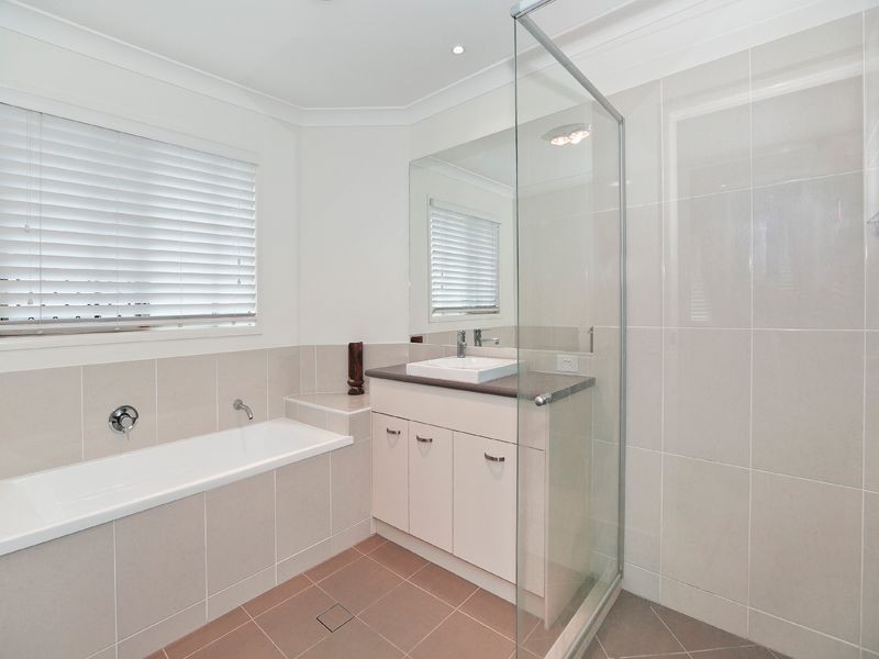 15 Nook Place, Moggill QLD 4070