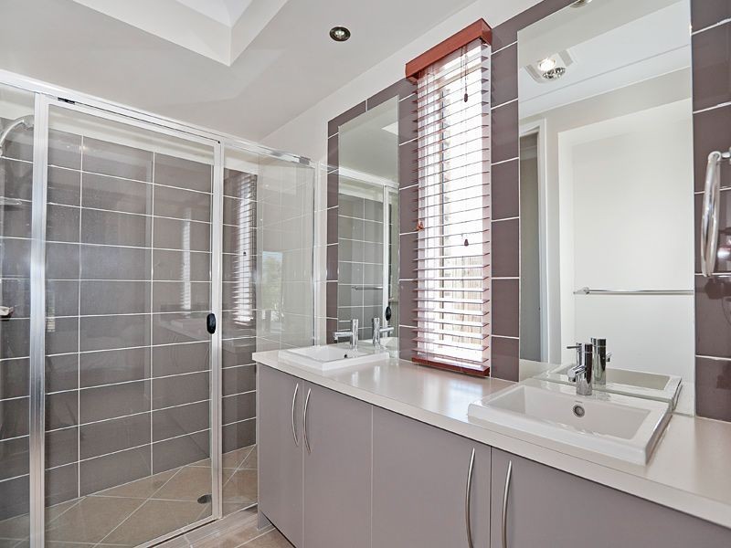 9 Bunya Street, Moggill QLD 4070