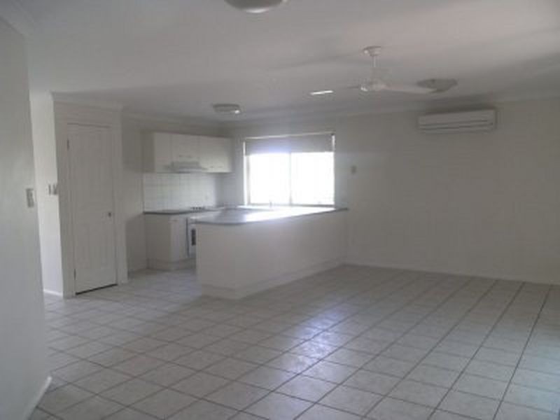 2 Chatfield Close, Oxley QLD 4075