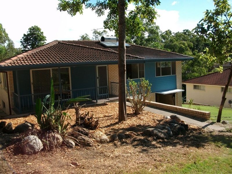 8 Robyn Street, Chapel Hill QLD 4069