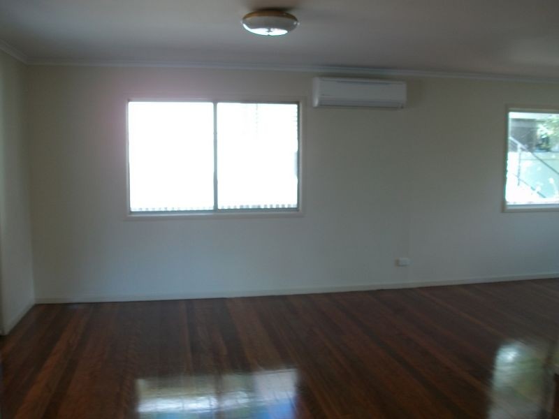 8 Robyn Street, Chapel Hill QLD 4069