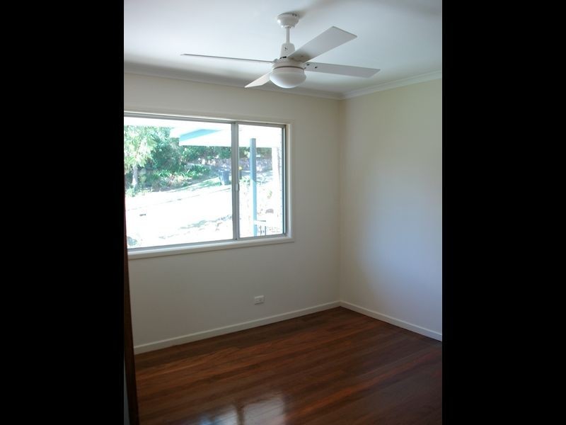 8 Robyn Street, Chapel Hill QLD 4069