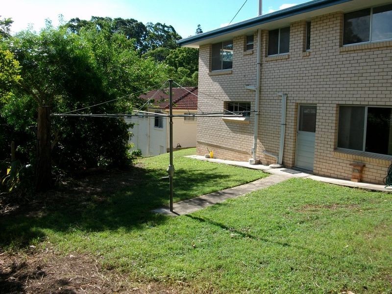 8 Robyn Street, Chapel Hill QLD 4069