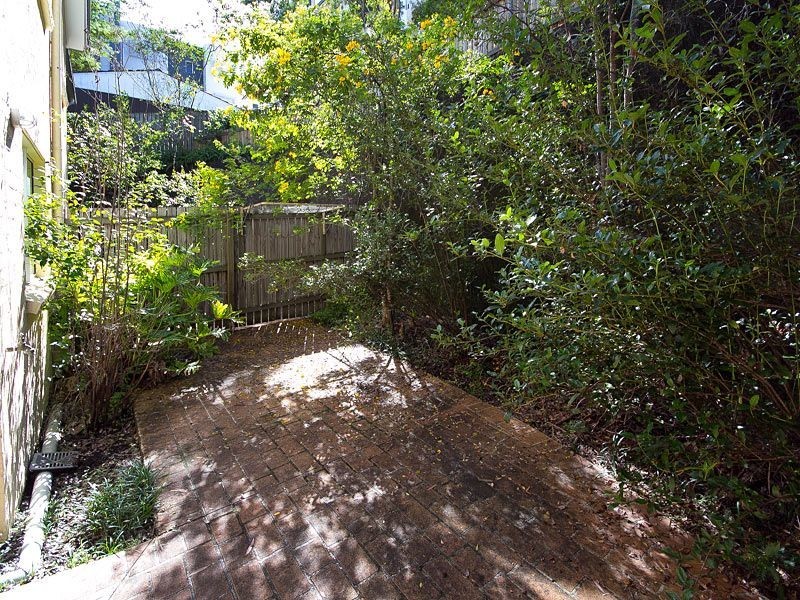 2/20 Underhill Avenue, Indooroopilly QLD 4068