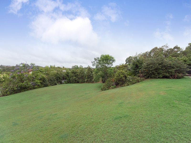 23 Pine County Place, Bellbowrie QLD 4070