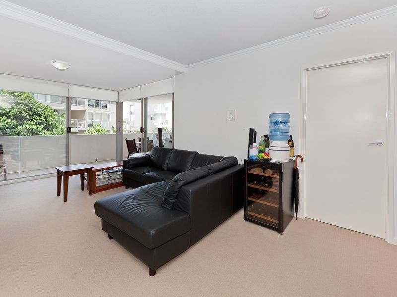 64/95 Clarence Road, Indooroopilly QLD 4068