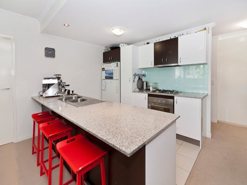 64/95 Clarence Road, Indooroopilly QLD 4068