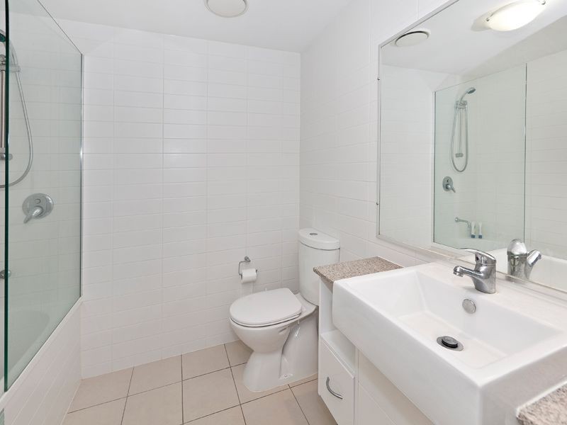 64/95 Clarence Road, Indooroopilly QLD 4068
