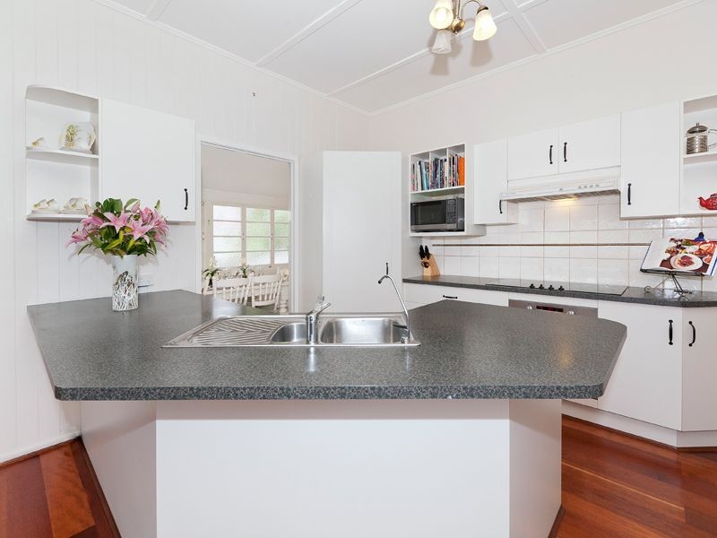 31 Chapman Street, Chapel Hill QLD 4069