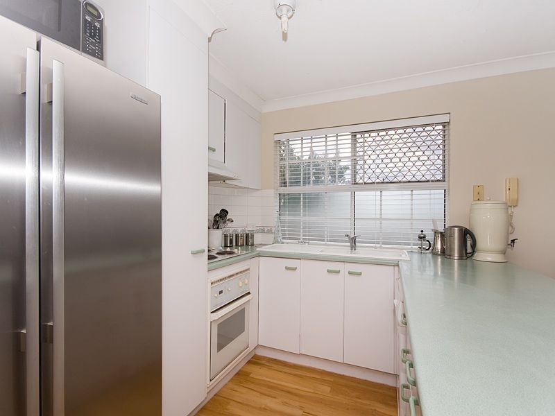 2/11 Sir Fred Schonell Drive, St Lucia QLD 4067
