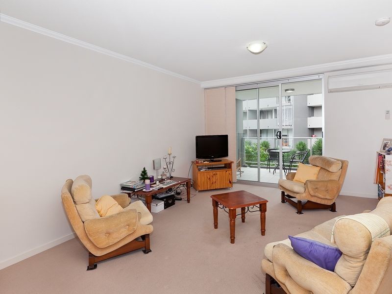 125/95 Clarence Road, Indooroopilly QLD 4068