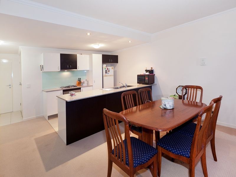 125/95 Clarence Road, Indooroopilly QLD 4068