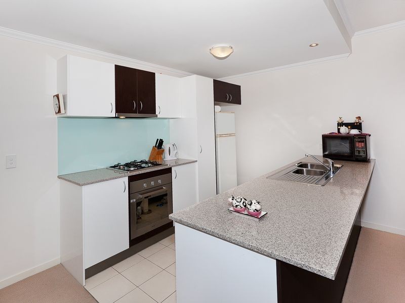 125/95 Clarence Road, Indooroopilly QLD 4068