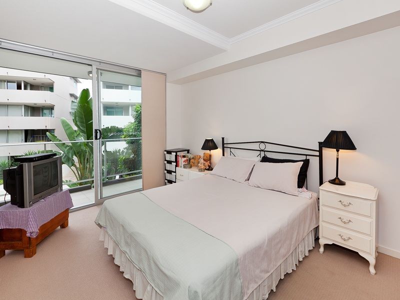 125/95 Clarence Road, Indooroopilly QLD 4068