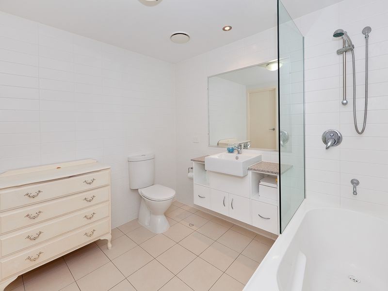 125/95 Clarence Road, Indooroopilly QLD 4068