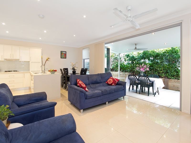 8/146 Carmody Road, St Lucia QLD 4067