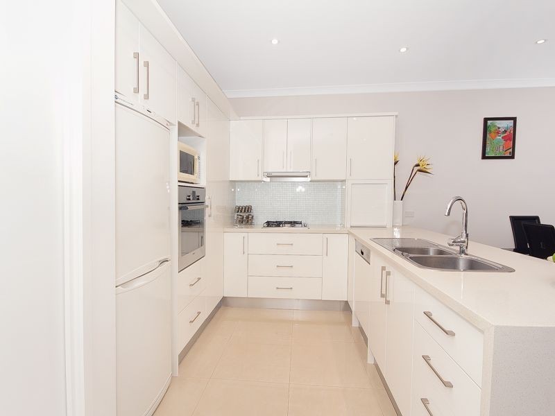 8/146 Carmody Road, St Lucia QLD 4067