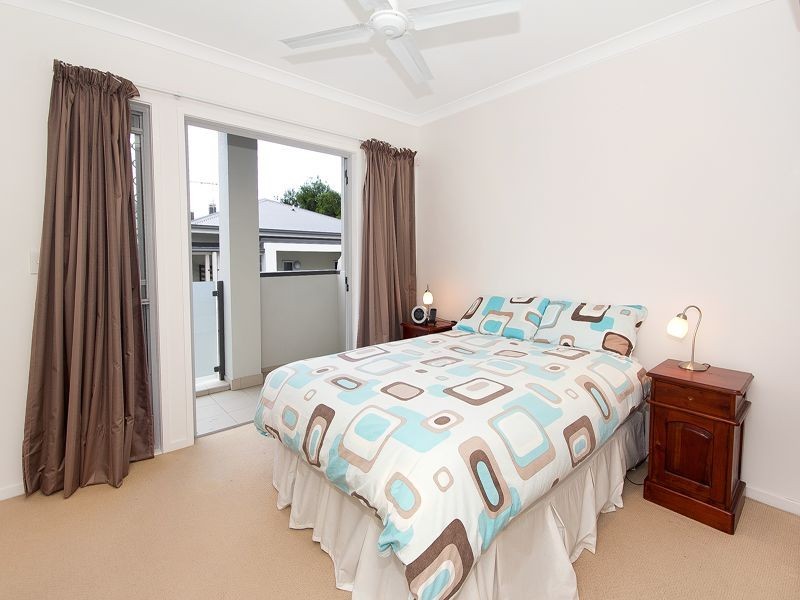 8/146 Carmody Road, St Lucia QLD 4067