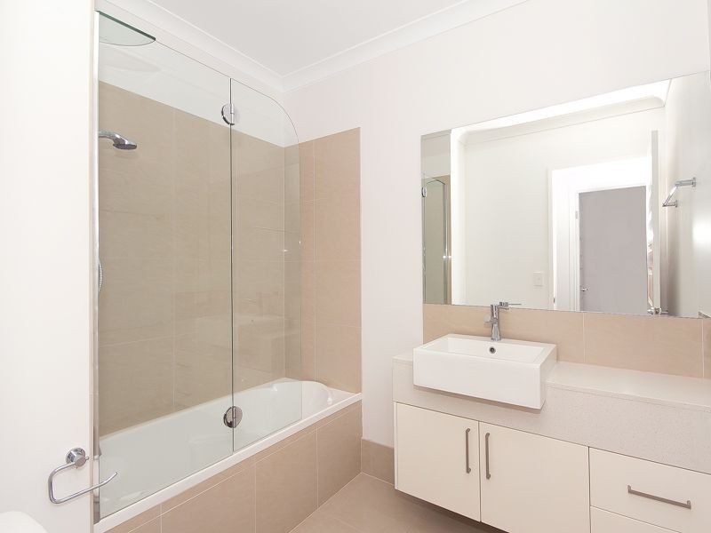 8/146 Carmody Road, St Lucia QLD 4067