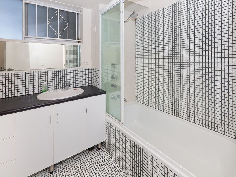 4/53 Clarence Road, Indooroopilly QLD 4068