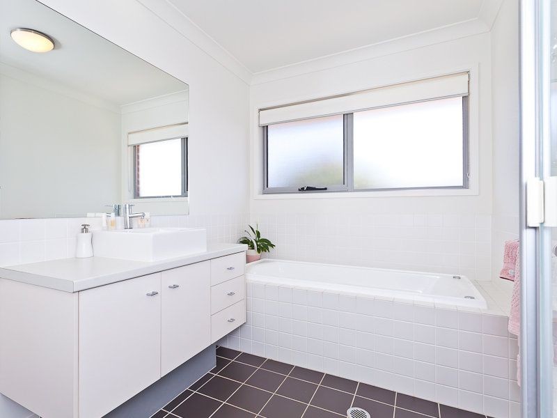 11 Jarrah Street, Moggill QLD 4070