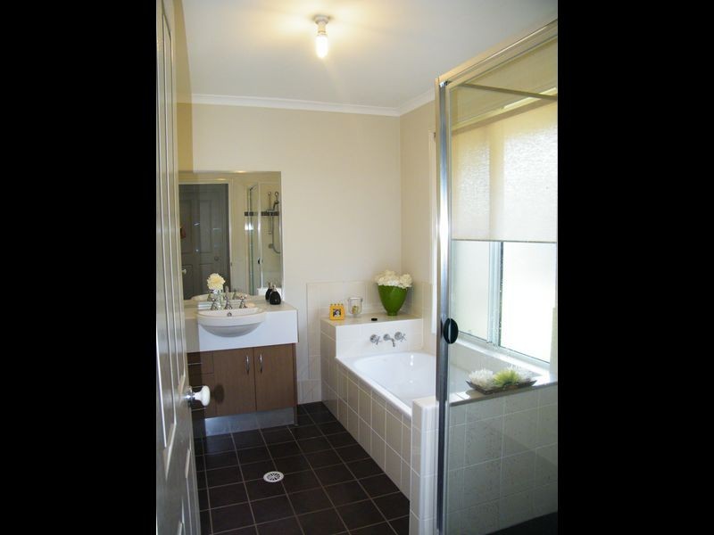 11 Springbrook Place, Moggill QLD 4070