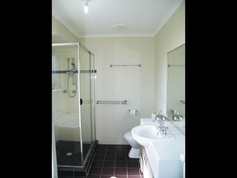 11 Springbrook Place, Moggill QLD 4070