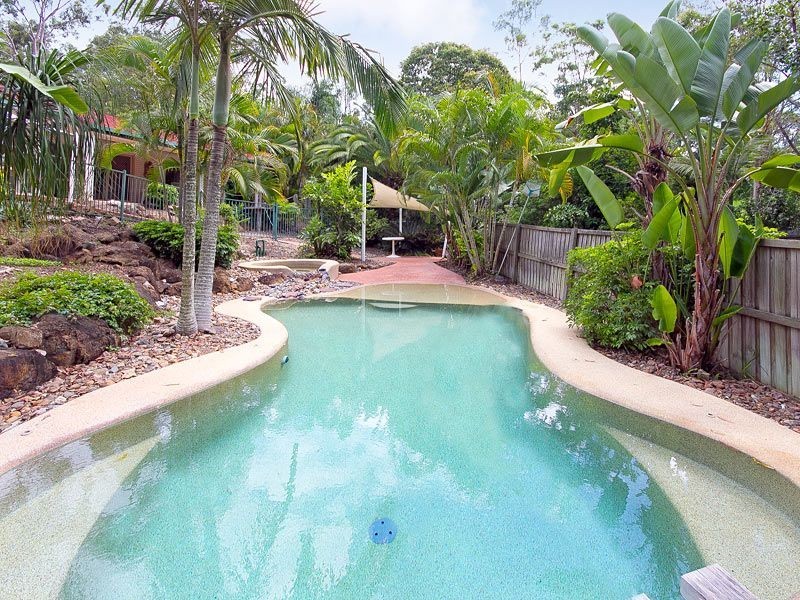 9 Pine County Place, Bellbowrie QLD 4070
