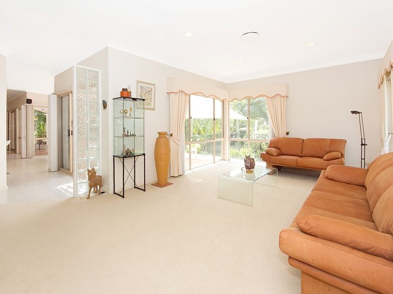9 Pine County Place, Bellbowrie QLD 4070