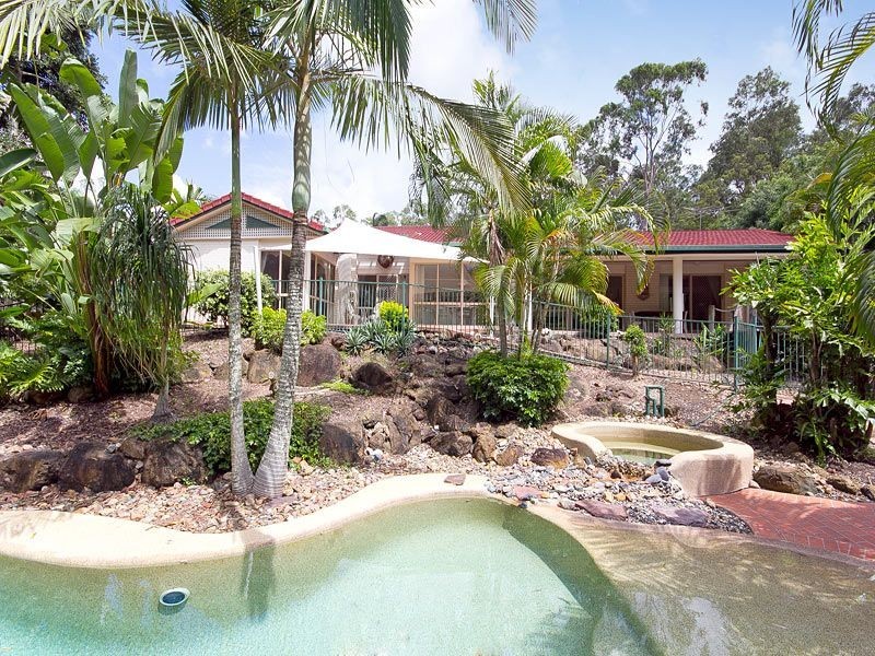 9 Pine County Place, Bellbowrie QLD 4070