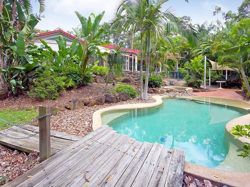 9 Pine County Place, Bellbowrie QLD 4070